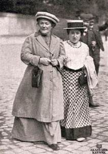 220px-Zetkin_luxemburg1910-212x300 8 Mart Dünya Kadınlar Günü